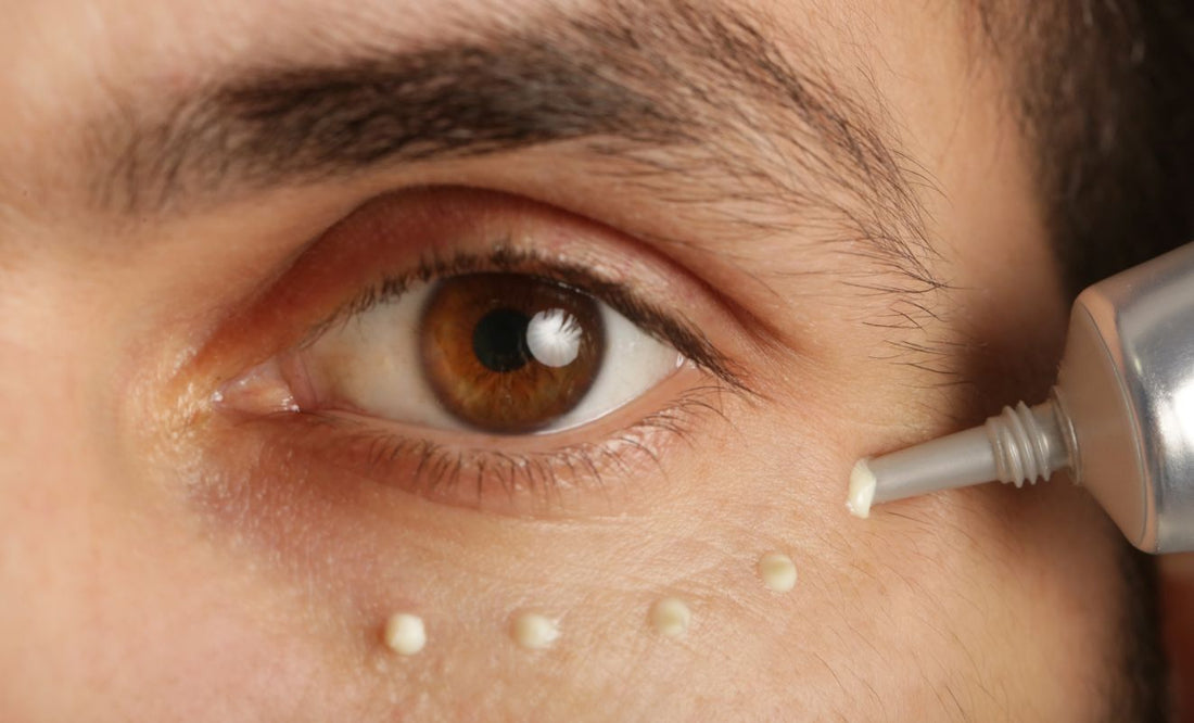 Geste simple  pour un contour des yeux lissé